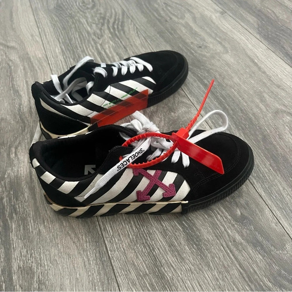 Off— white Arrow striped low-top sneakers - Picture 2 of 6